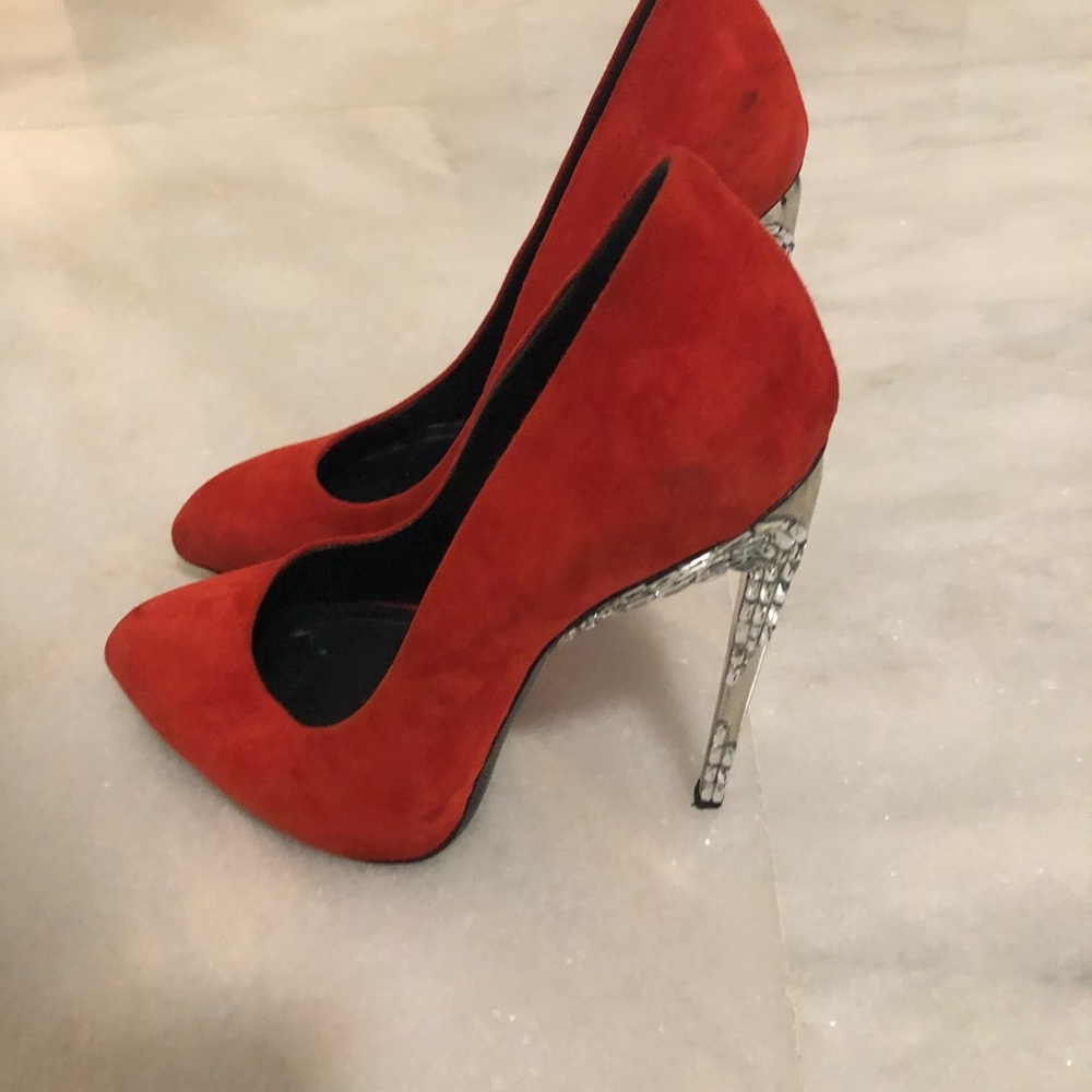 Red pumps - Picture 2 of 4